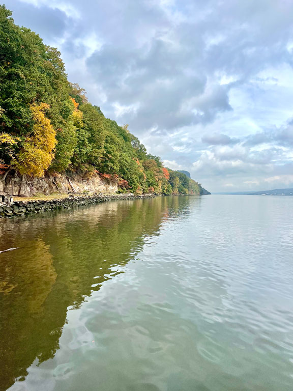 Fall along the Palisades shore